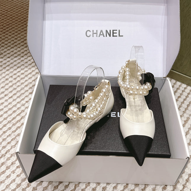 CHANEL 25S ESPADRILLE FLATS IN WHITE AND BLACK CALFSKIN WITH PEARL STRAP