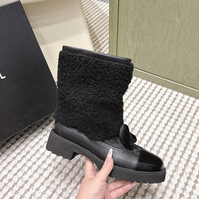CHANEL 25S ANKLE BOOTS IN BLACK SHEARLING LAMBSKIN AND PATENT CALFSKIN