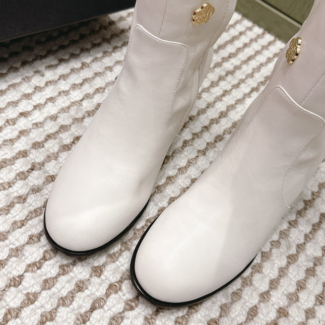 CHANEL 25S KNEE-HIGH BOOTS IN WHITE CALFSKIN WITH RHINESTONES