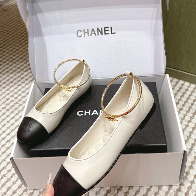 CHANEL 25S BALLERINA SHOES IN WHITE AND BLACK CALFSKIN GOLD HARDWARE