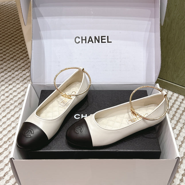 CHANEL 25S BALLERINA SHOES IN WHITE AND BLACK CALFSKIN GOLD HARDWARE