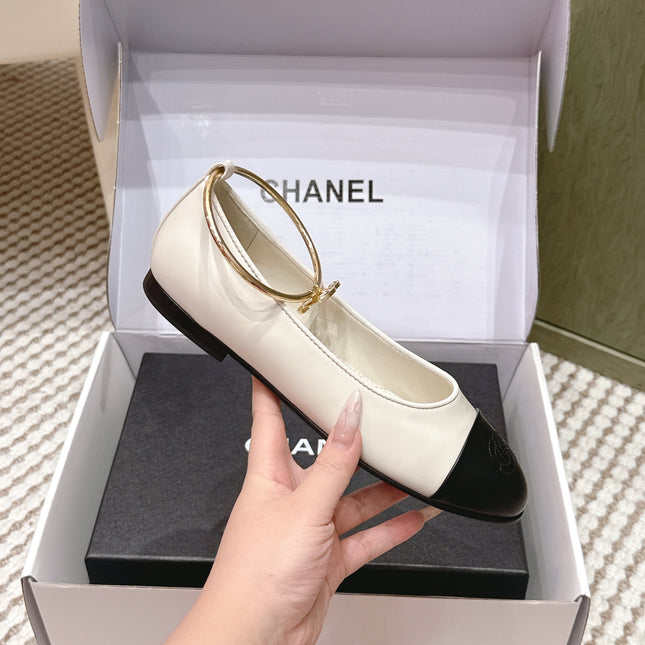 CHANEL 25S BALLERINA SHOES IN WHITE AND BLACK CALFSKIN GOLD HARDWARE
