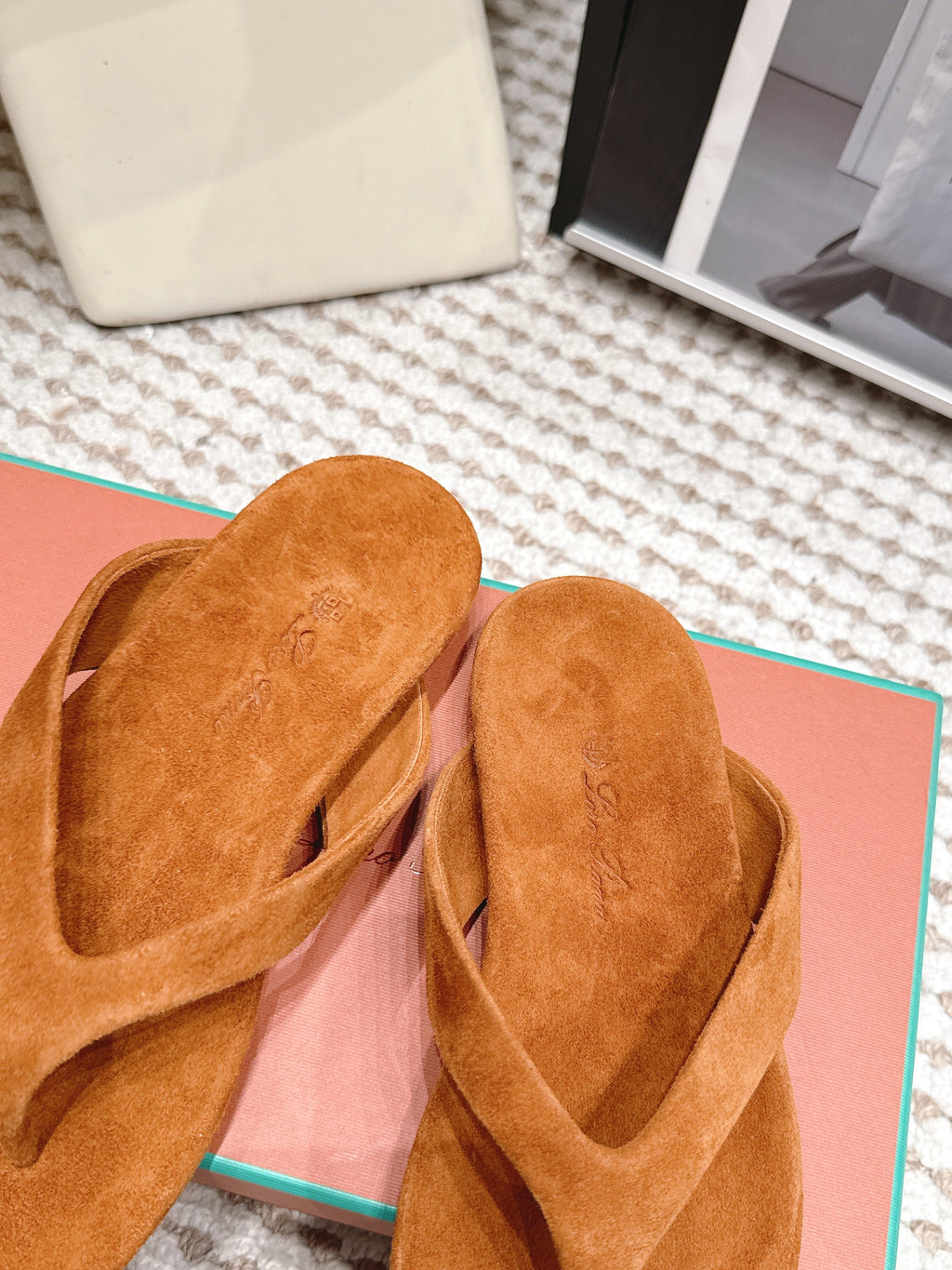 LP 26S THONG SANDALS IN CAMEL BROWN SUEDE