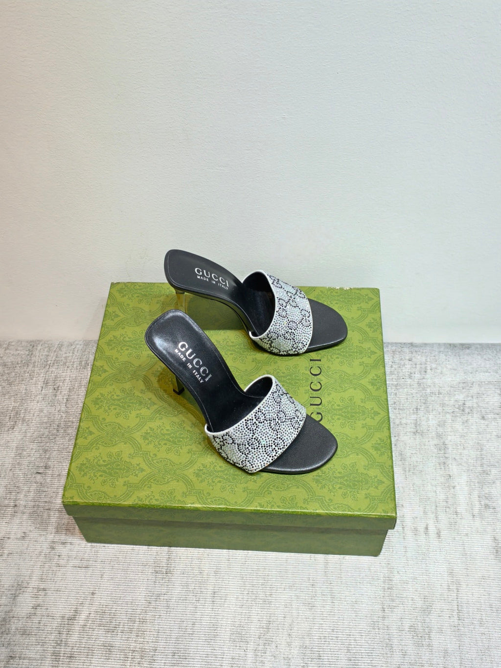 GUCCI 26S MULE SANDALS 110MM IN SILVER SATIN CRYSTAL GG