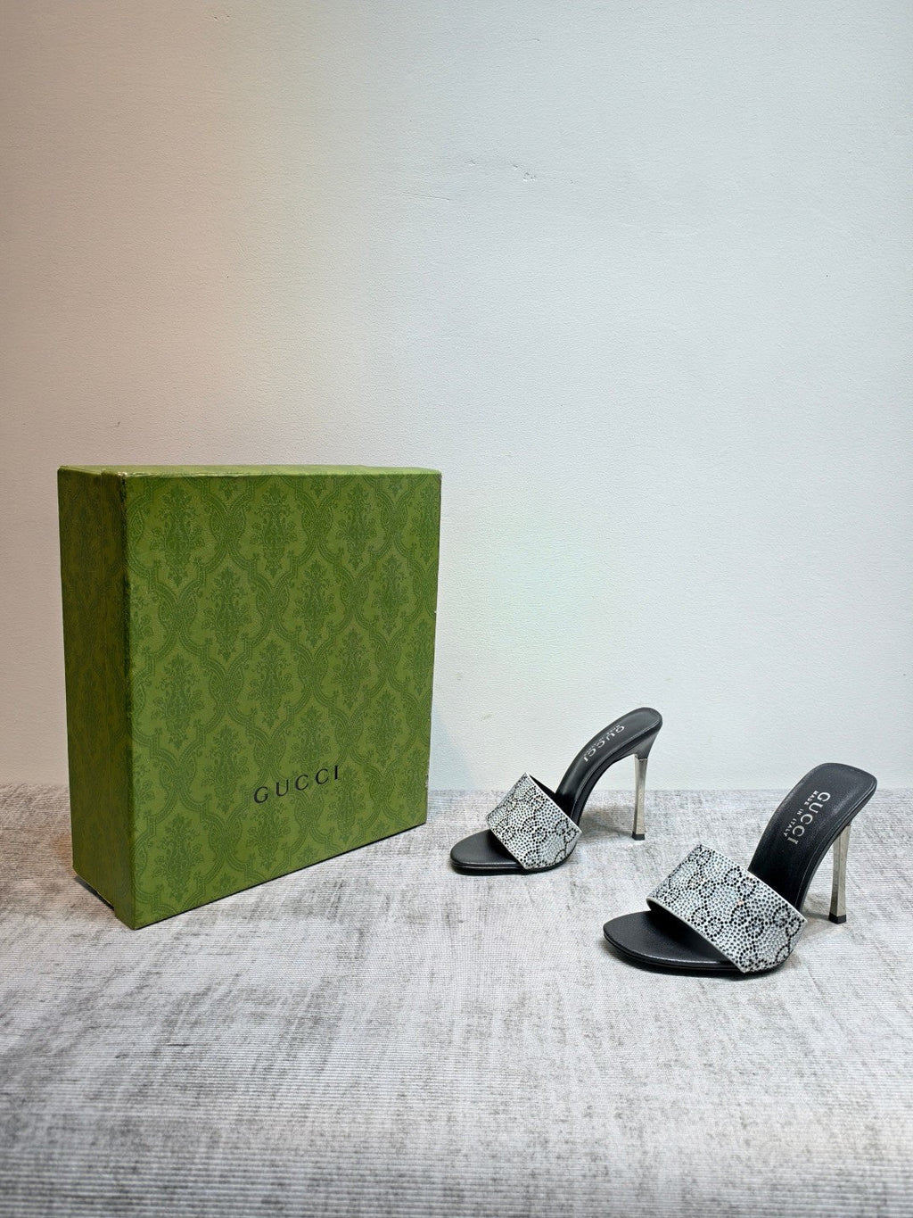GUCCI 26S MULE SANDALS 110MM IN SILVER SATIN CRYSTAL GG