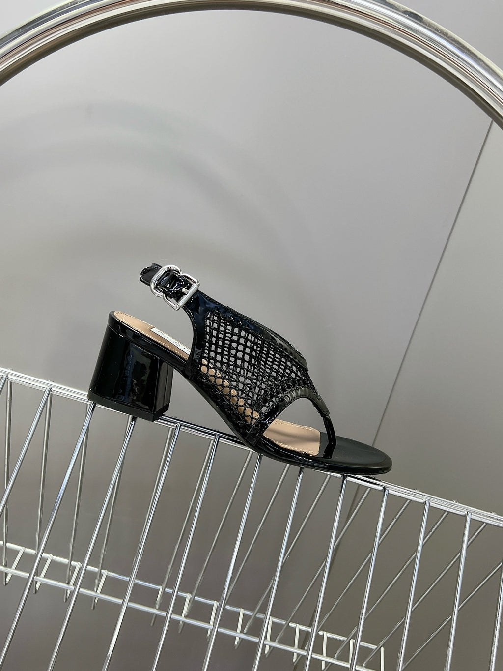 ALAIA 26S MESH THONG HEELS 55 MM IN BLACK PATENT CALFSKIN