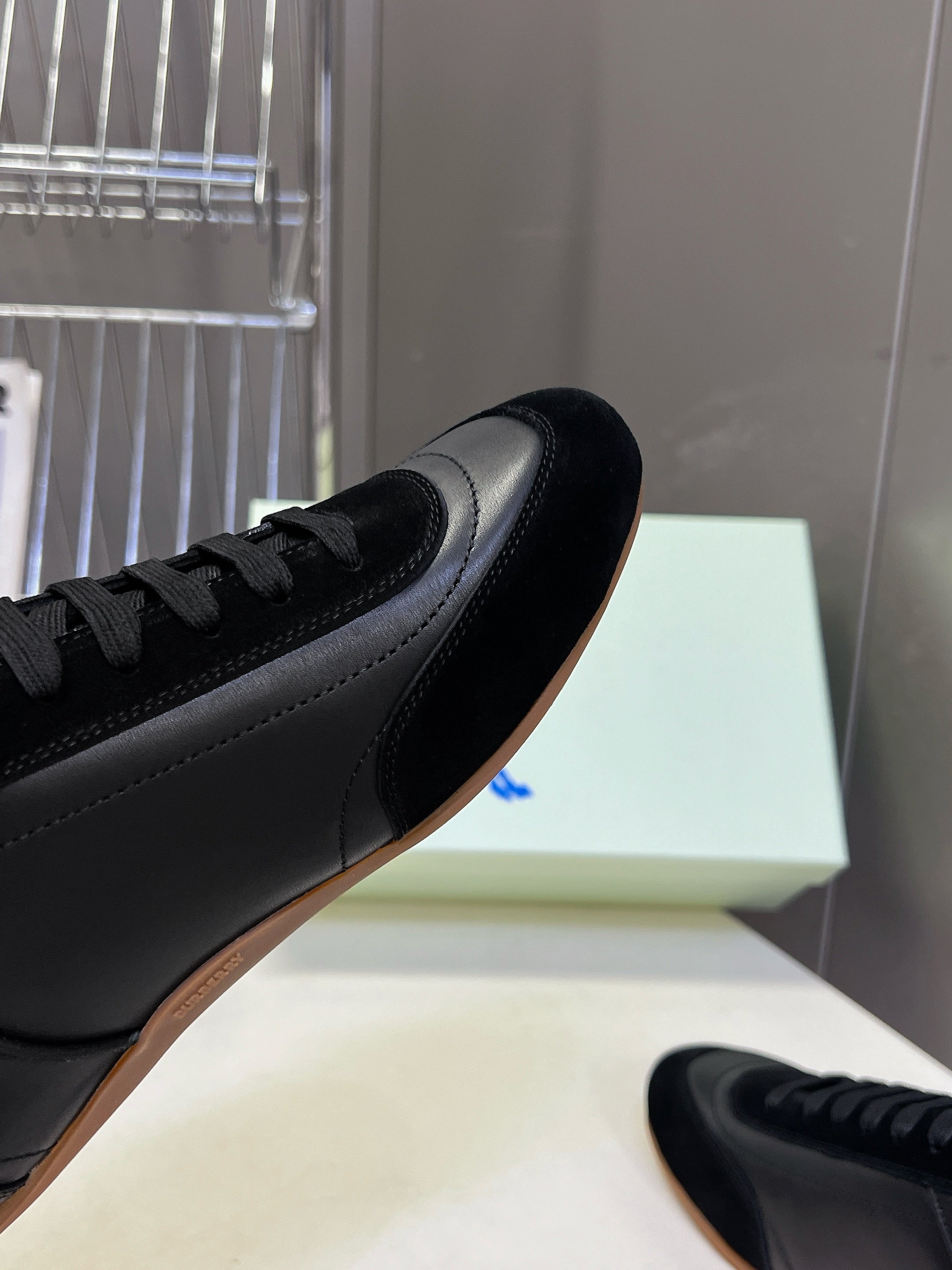 BURBERRY 26S LOW TOP SNEAKERS IN BLACK CALFSKIN AND SUEDE