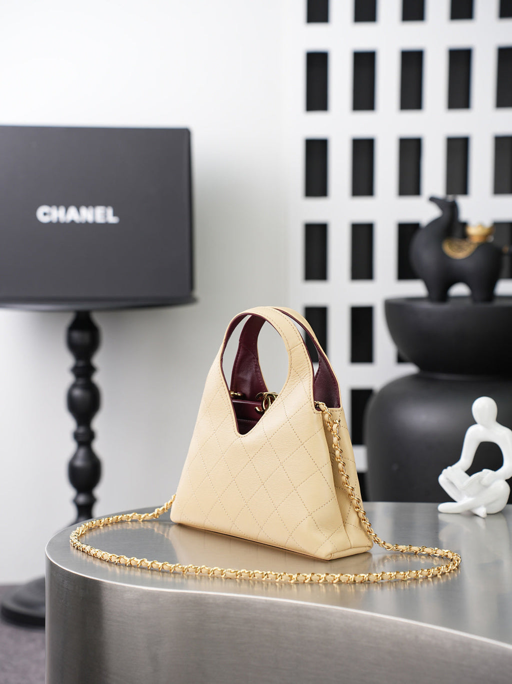CHANEL 26S SHOPPING BAG MEDIUM 23 IN LIGHT BEIGE LAMBSKIN GOLD HARDWARE