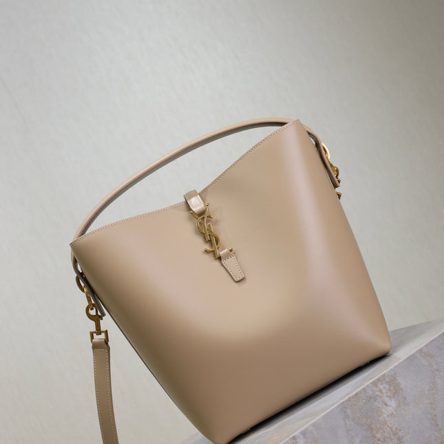 YSL 25S LE 5 À 7 BUCKET 26 IN NUDE CALFSKIN GOLD HARDWARE