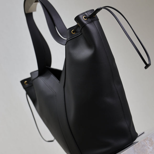 YSL 25S Y LARGE HOBO 50 IN BLACK CALFSKIN GOLD HARDWARE