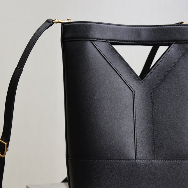 YSL 25S Y SMALL BUCKET 29 IN BLACK CALFSKIN GOLD HARDWARE