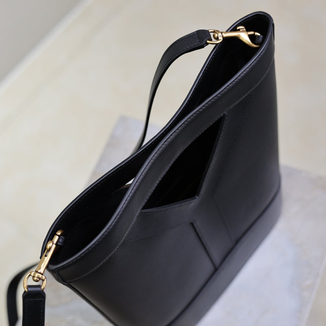 YSL 25S Y SMALL BUCKET 29 IN BLACK CALFSKIN GOLD HARDWARE
