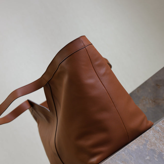 YSL 25S Y TOTE 50 IN CARAMEL CALFSKIN GOLD HARDWARE