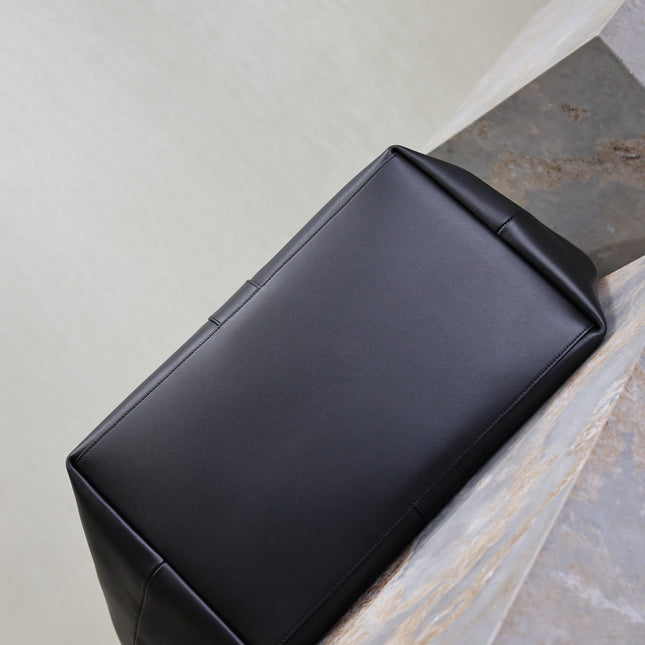 YSL 25S Y TOTE 50 IN BLACK CALFSKIN GOLD HARDWARE