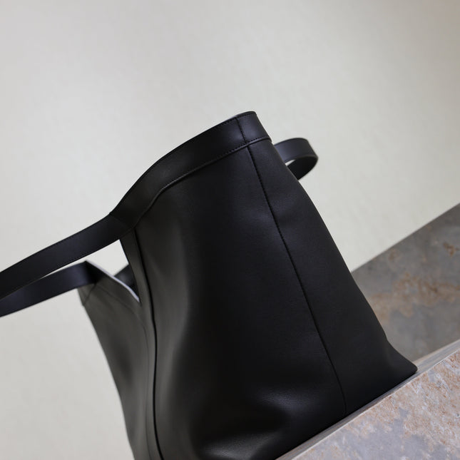 YSL 25S Y TOTE 50 IN BLACK CALFSKIN GOLD HARDWARE