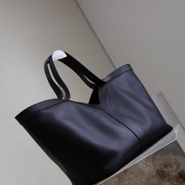 YSL 25S Y TOTE 50 IN BLACK CALFSKIN GOLD HARDWARE