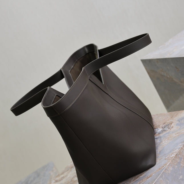YSL 25S Y MAXI TOTE 50 IN MUTED CHARCOAL CALFSKIN GOLD HARDWARE