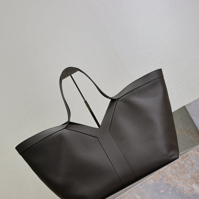 YSL 25S Y MAXI TOTE 50 IN MUTED CHARCOAL CALFSKIN GOLD HARDWARE