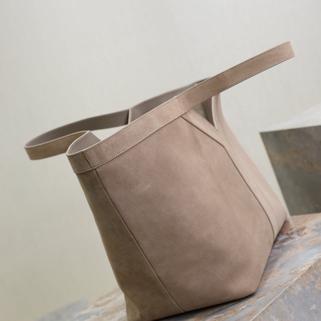 YSL 25S Y MAXI TOTE 50 IN DRY GRAIN SUEDE GOLD HARDWARE