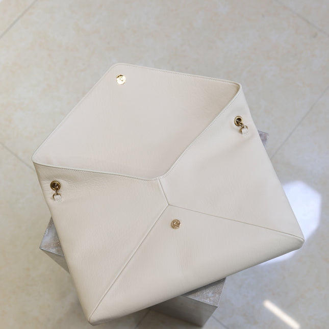 YSL 25S CASSANDRE ENVELOPE MESSENGER 35 IN BLANC VINTAGE LAMBSKIN GOLD HARDWARE