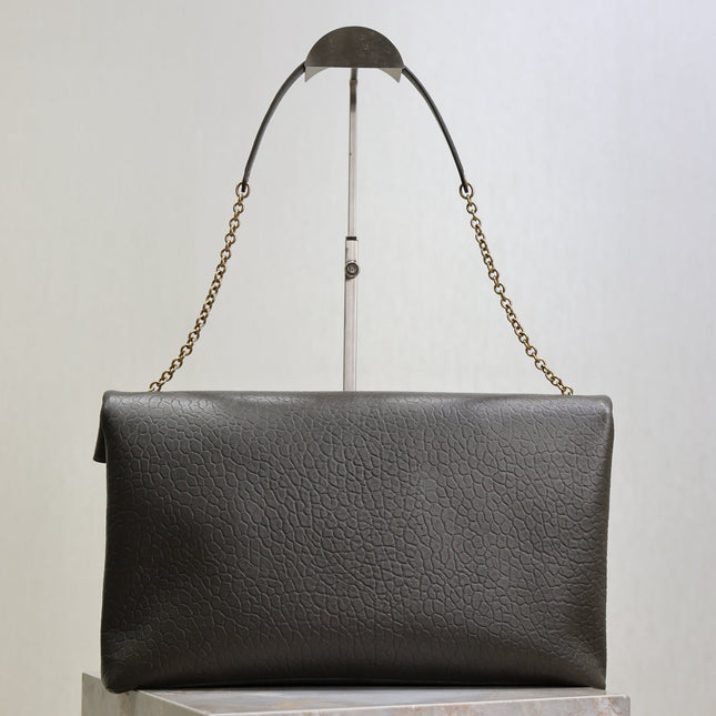 YSL 25S CASSANDRE ENVELOPE MESSENGER 35 IN LIGHT MUSK LAMBSKIN GOLD HARDWARE