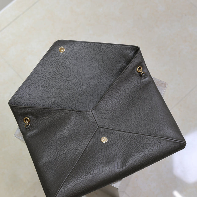 YSL 25S CASSANDRE ENVELOPE MESSENGER 35 IN LIGHT MUSK LAMBSKIN GOLD HARDWARE
