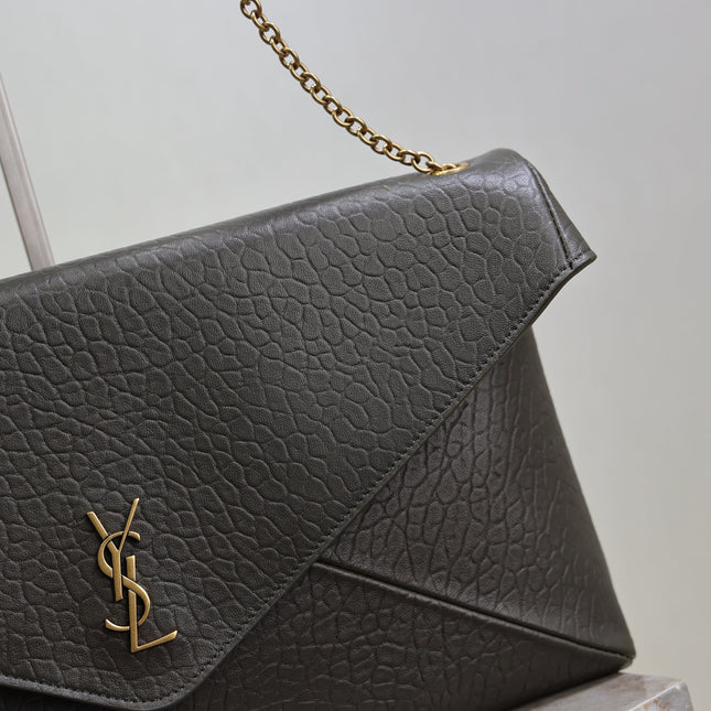 YSL 25S CASSANDRE ENVELOPE MESSENGER 35 IN LIGHT MUSK LAMBSKIN GOLD HARDWARE