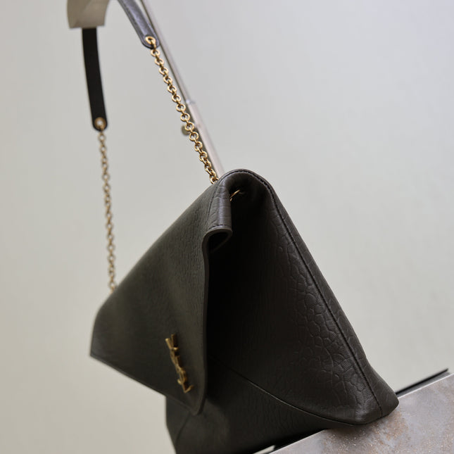 YSL 25S CASSANDRE ENVELOPE MESSENGER 35 IN LIGHT MUSK LAMBSKIN GOLD HARDWARE
