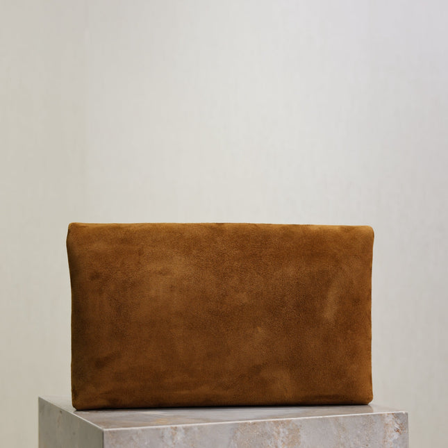 YSL 25S CASSANDRE LARGE ENVELOPE POUCH 29 IN BURNT UMBER SUEDE GOLD HARDWARE