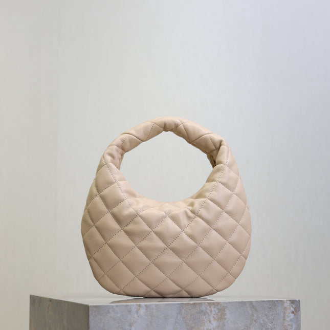 YSL 25S ICARINO 17 IN BEIGE QUILTED CALFSKIN GOLD HARDWARE