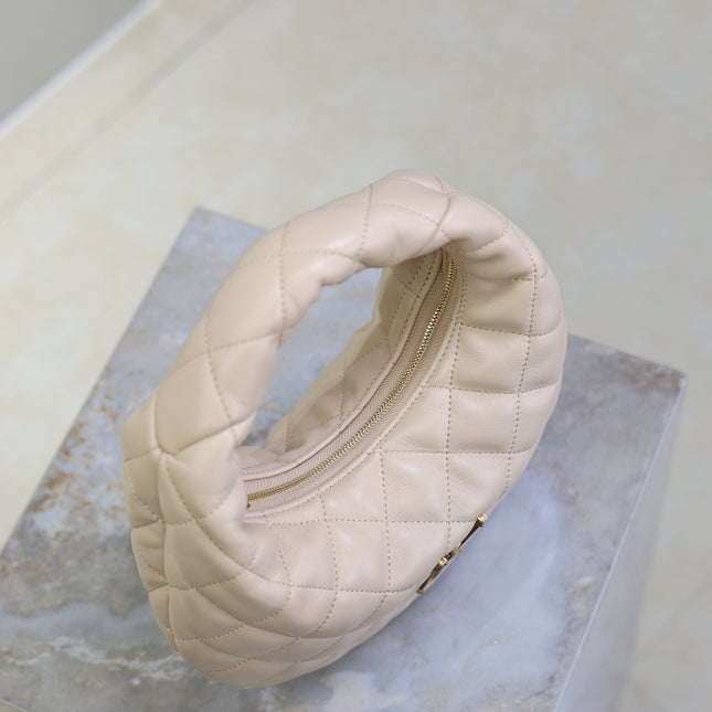 YSL 25S ICARINO 17 IN BEIGE QUILTED CALFSKIN GOLD HARDWARE