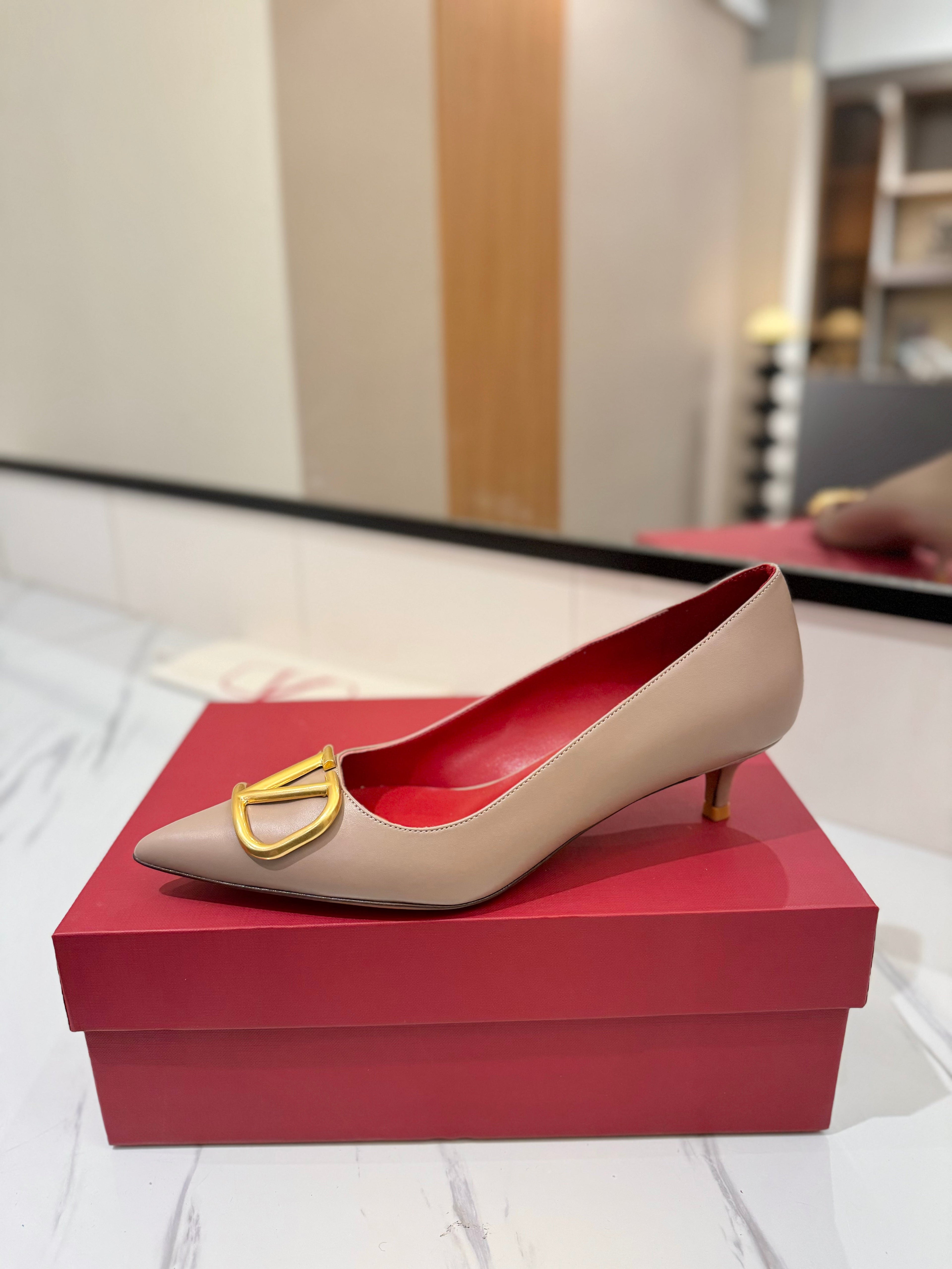 VALENTINO 26S HIGH HEELS 45 MM IN BEIGE SMOOTH CALFSKIN WITH GOLD HARDWARE