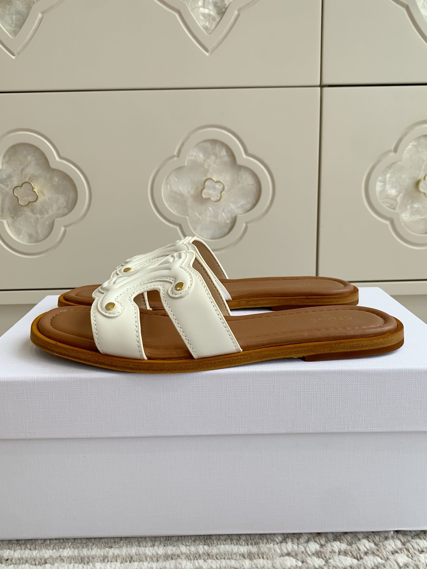 CELINE 26S TRIOMPHE SLIDE SANDALS IN IVORY WHITE CALFSKIN WITH TAN BROWN FOOTBED