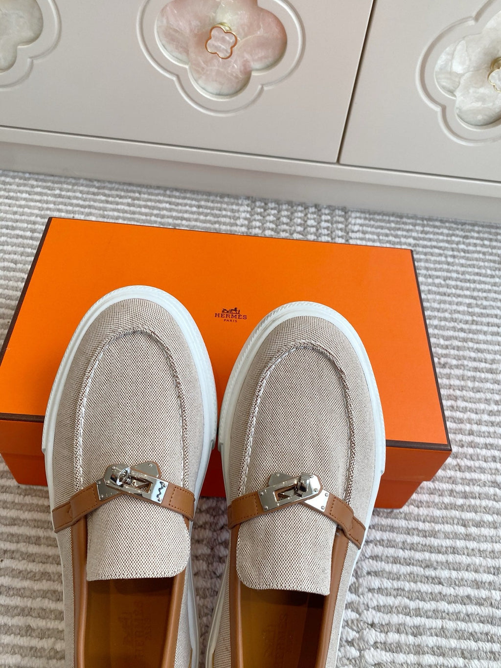 HM 25S SLIP-ON IN LIGHT BEIGE CANVAS AND BROWN LAMBSKIN WITH SILVER HARDWARE