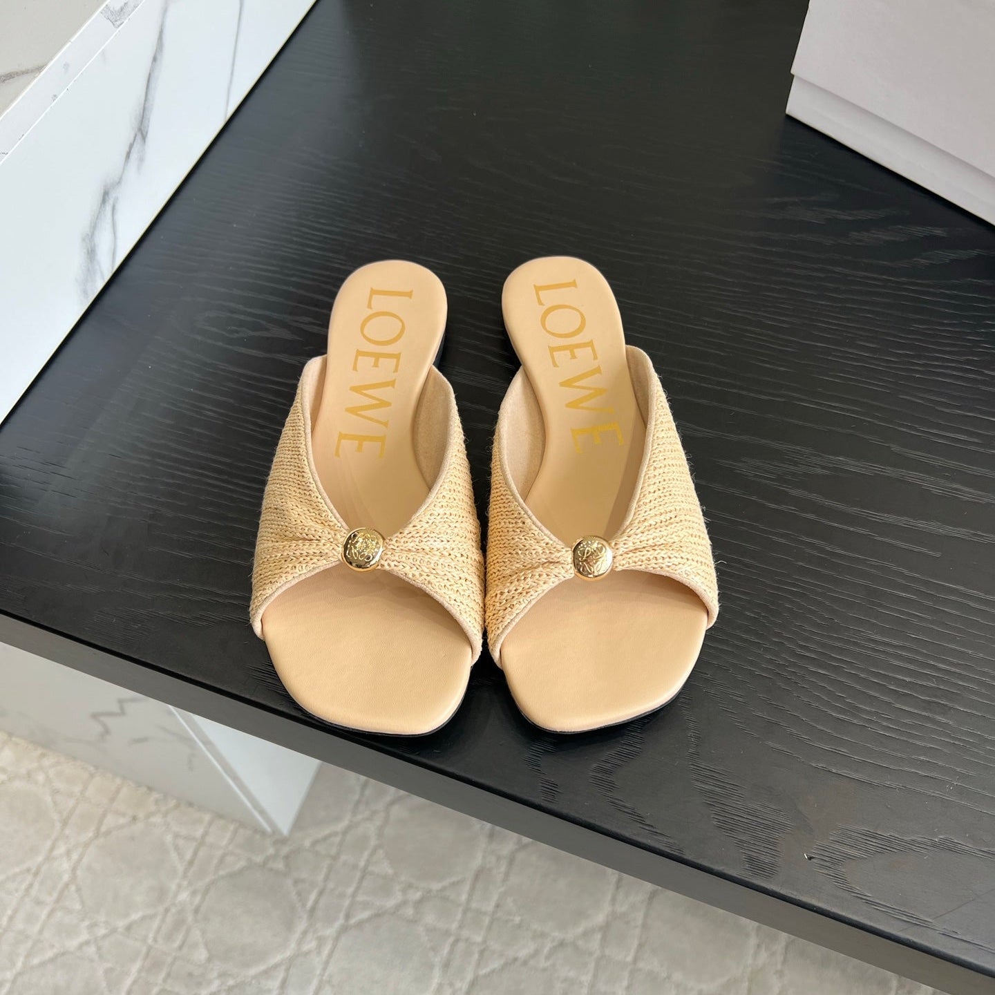 LOEWE 26S SANDALS IN BEIGE RAFFIA AND LAMBSKIN
