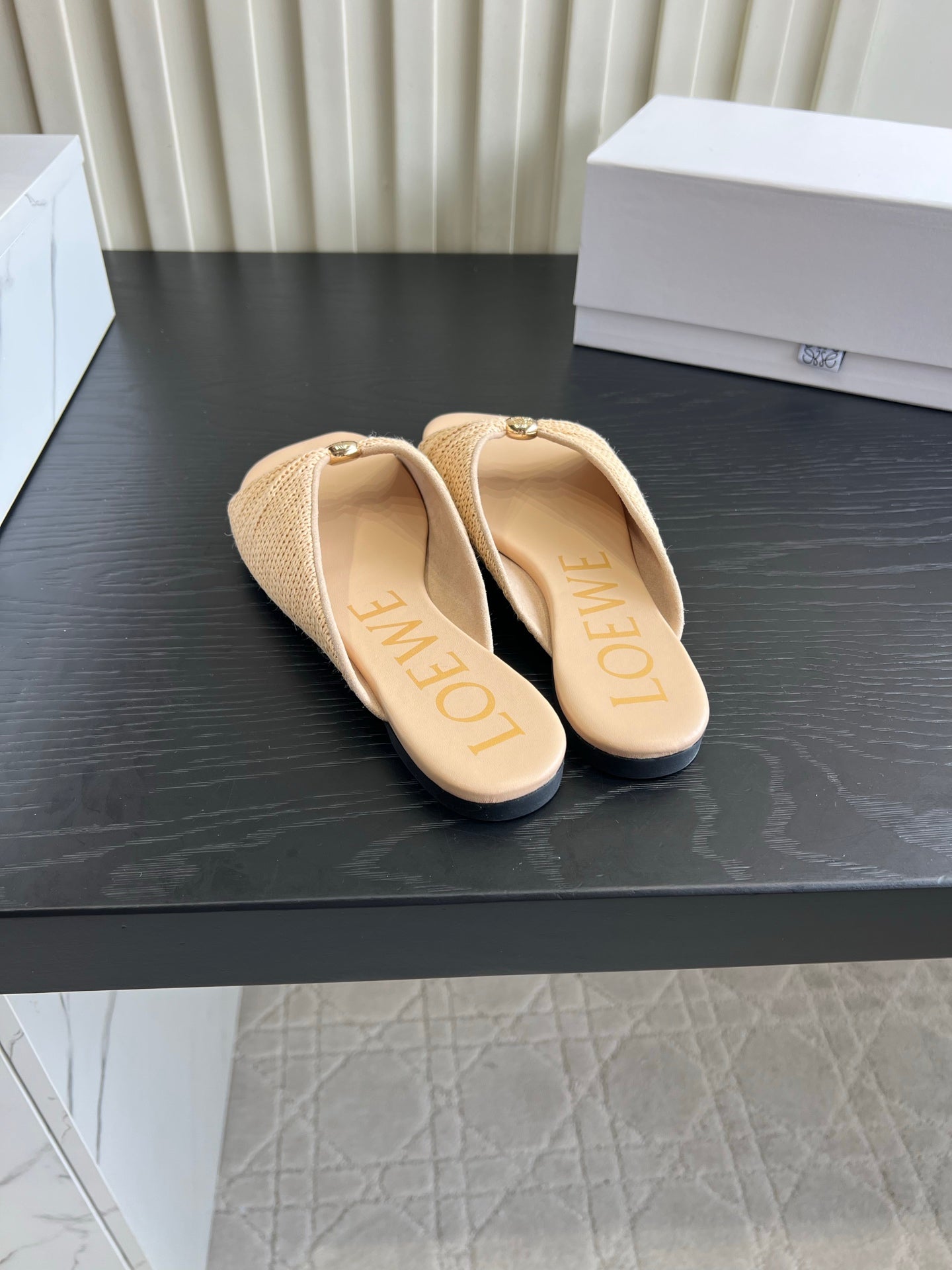 LOEWE 26S SANDALS IN BEIGE RAFFIA AND LAMBSKIN