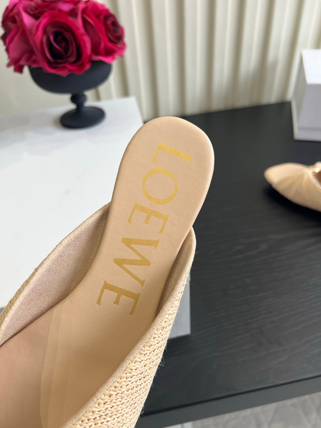 LOEWE 26S SANDALS IN BEIGE RAFFIA AND LAMBSKIN