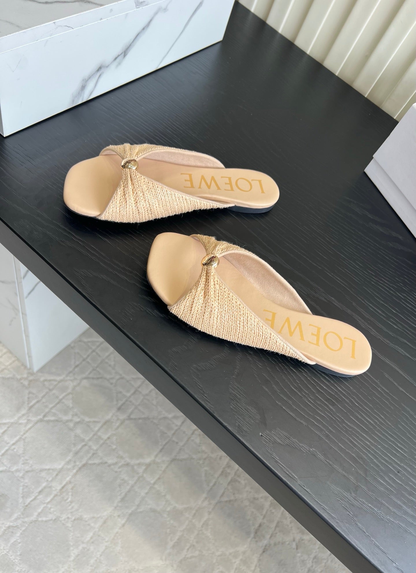 LOEWE 26S SANDALS IN BEIGE RAFFIA AND LAMBSKIN