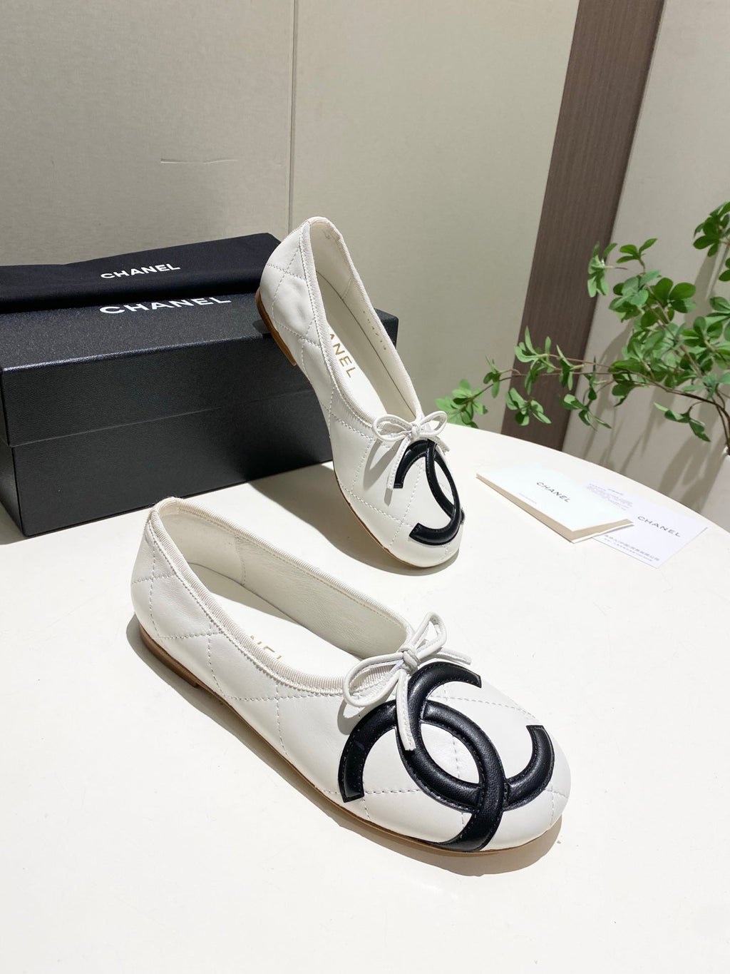 CHANEL 26S FLATS IN WHITE LAMBSKIN WITH BOW