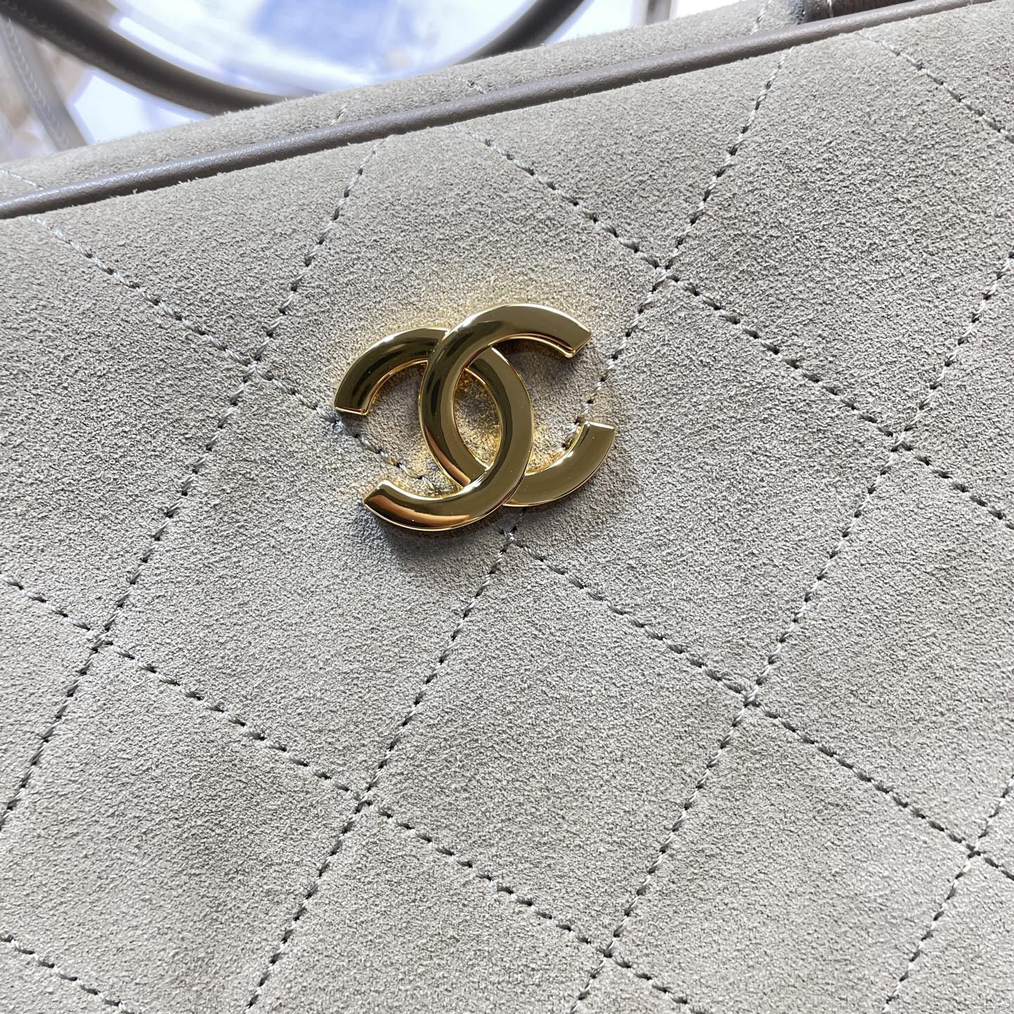 CHANEL 26S TOP HANDLE BAG MEDIUM 35 IN LIGHT OLIVE GREEN QUILTED SUEDE AND CALFSKIN GOLD HARDWARE