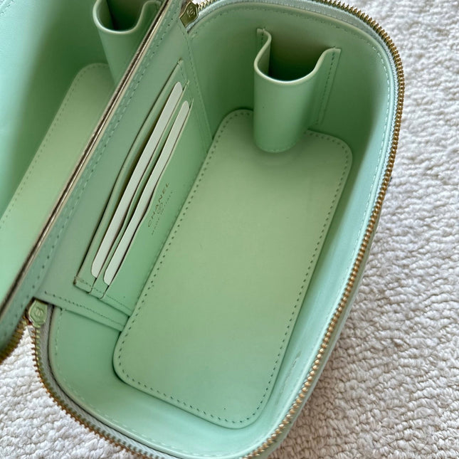 CHANEL 25S VANITY BAG 17 IN MINT GREEN CAVIAR LEATHER