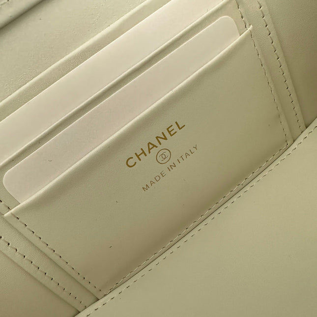 CHANEL 25S VANITY BAG 17 IN WHITE CAVIAR LEATHER WITH GOLD HARDWARE