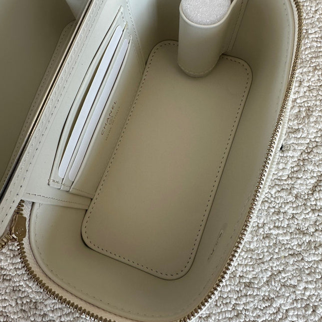 CHANEL 25S VANITY BAG 17 IN WHITE CAVIAR LEATHER WITH GOLD HARDWARE