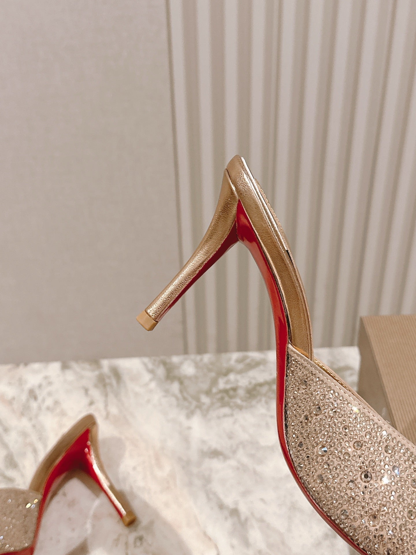DOLLY STRASS SOLE SLIDE SANDALS 85MM IN GOLD-TONE CALFSKIN