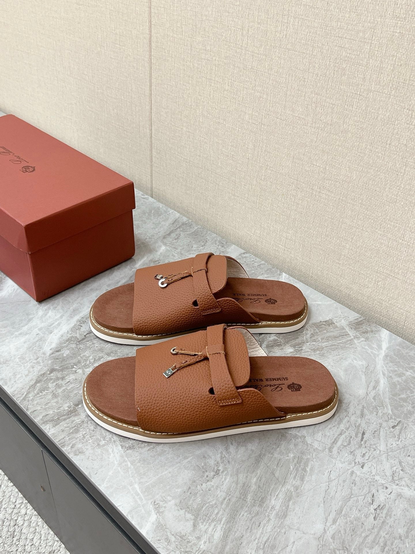 LP 26S LOCK CHARM SLIDES IN CARAMEL BROWN CALFSKIN SILVER HARDWARE