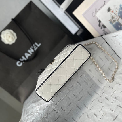 CHANEL 26S VANITY BAG 19 IN WHITE QUILTED LAMBSKIN SILVER HARDWARE