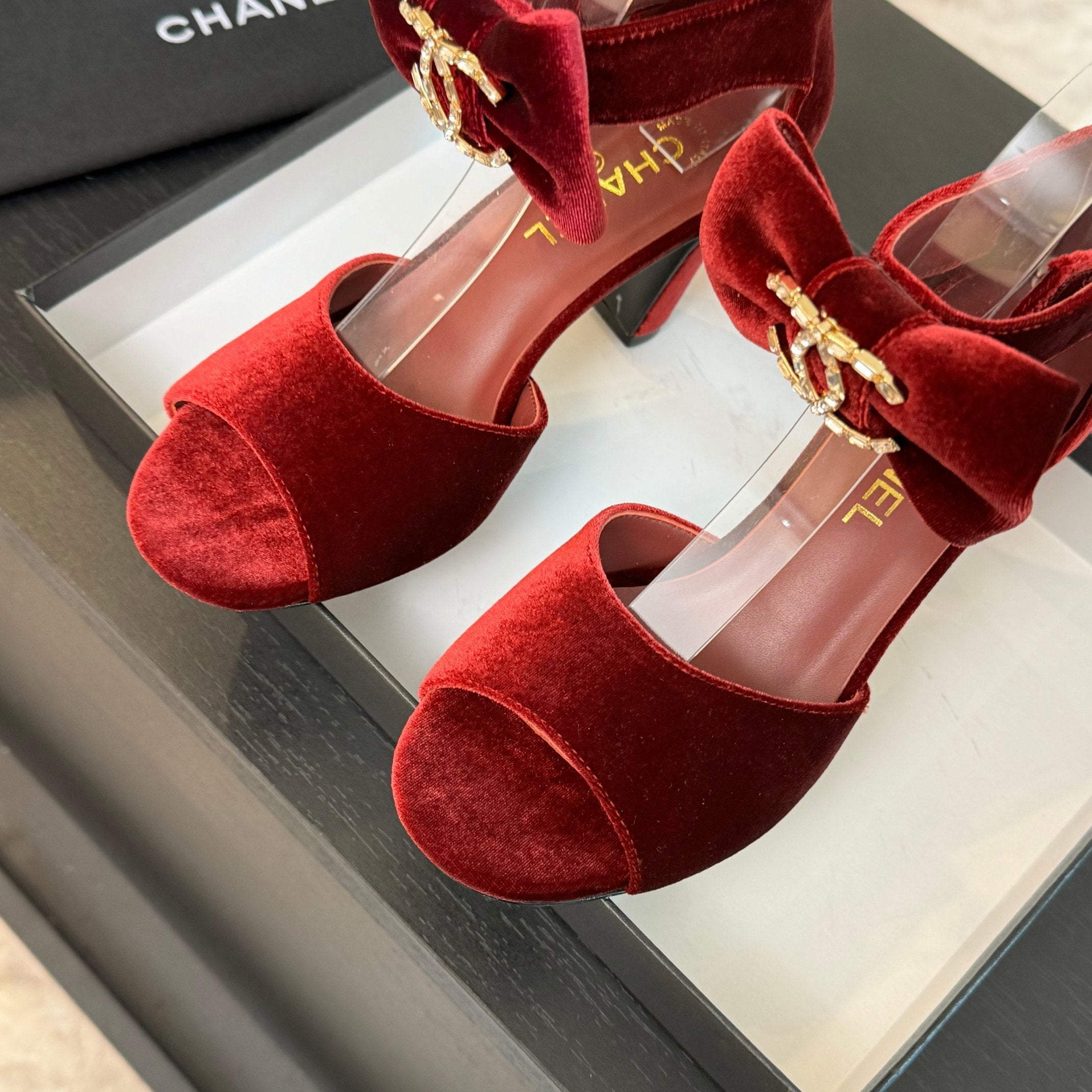 HIGH SANDAL OPEN TOE IN MAROON RED VELVET