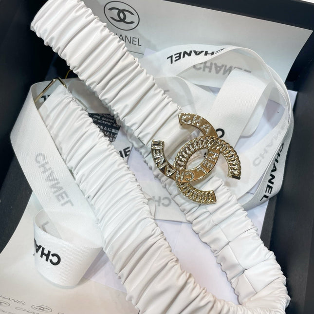 DOUBLE CC 30MM STRETCH BELT IN WHITE CALFSKIN GOLD CHAIN BUCKLE CRYSTAL LOGO