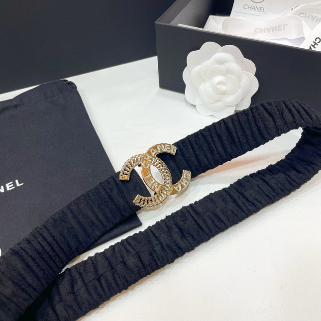 DOUBLE CC 30MM STRETCH BELT IN BLACK SUEDE WITH GOLD CHAIN BUCKLE CRYSTAL DETAIL