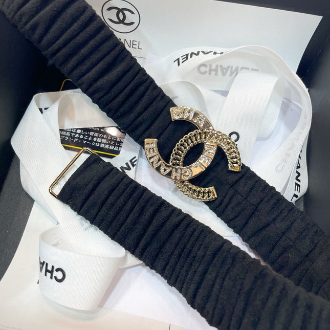 DOUBLE CC 30MM STRETCH BELT IN BLACK SUEDE WITH GOLD CHAIN BUCKLE CRYSTAL DETAIL